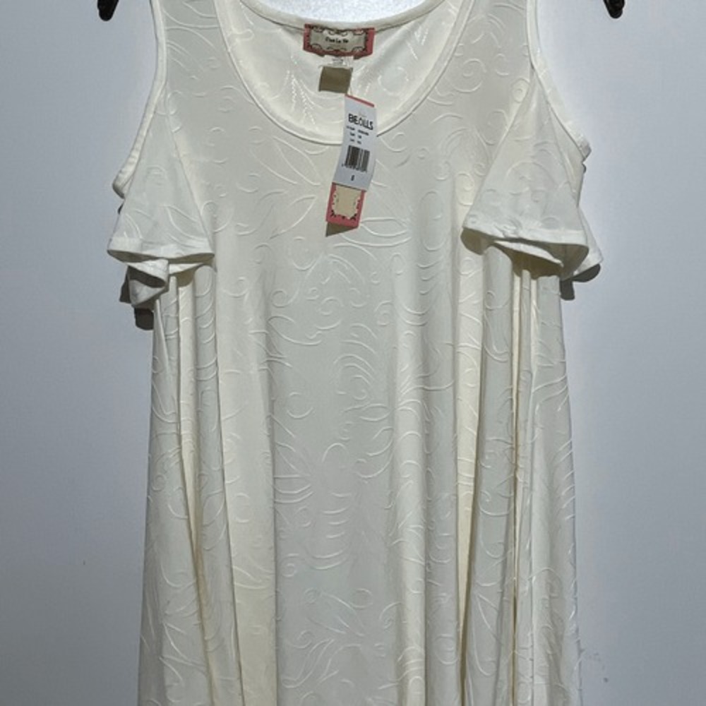Cest La Vie Bealls Women's Ivory Embroidered Cold‎ Shoulder Tunic Top Small NWT